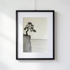 Acquarello in bianco e nero di un albero nero sospeso sull’orlo di una scogliera, con piccoli uccelli che volano nel vento sopra il vuoto sottostante.