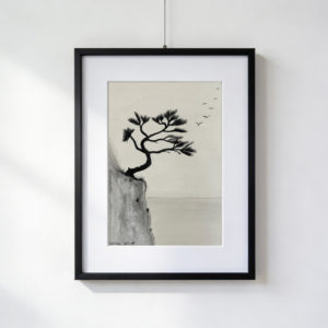 Acquarello in bianco e nero di un albero nero sull’orlo di una scogliera, curvato verso l’abisso e poi slanciato verso l’alto, con piccoli uccelli che volano nel vento.